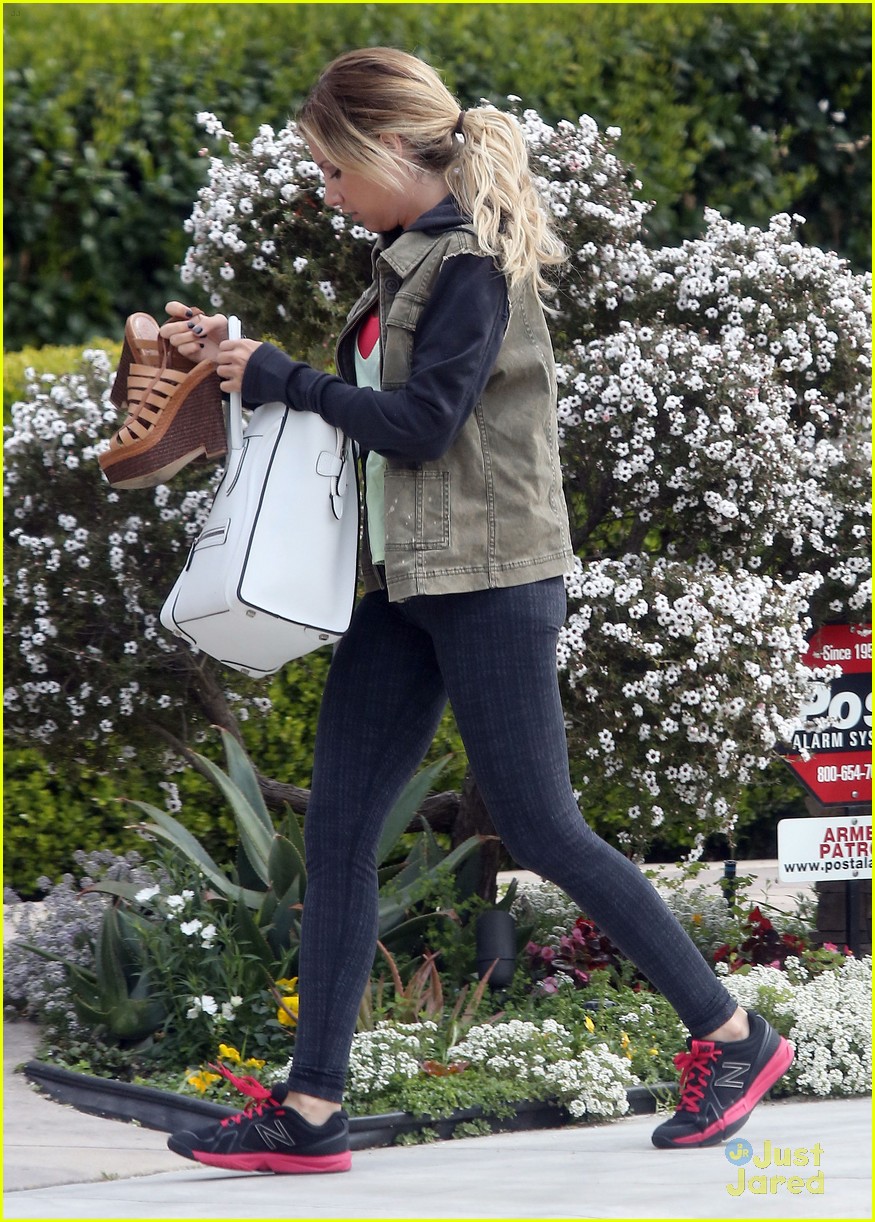 Ashley Tisdale: Out with Maui!