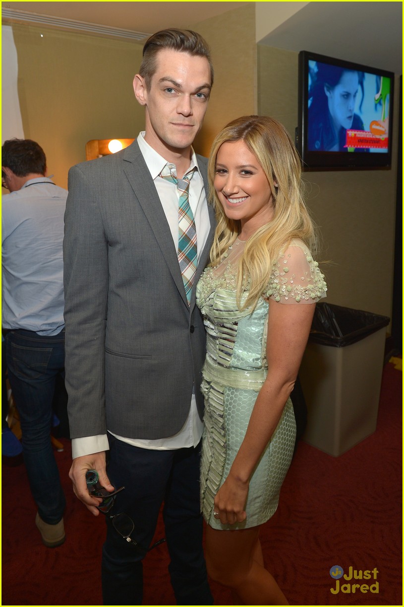 Ashley Tisdale: Sunday House Party