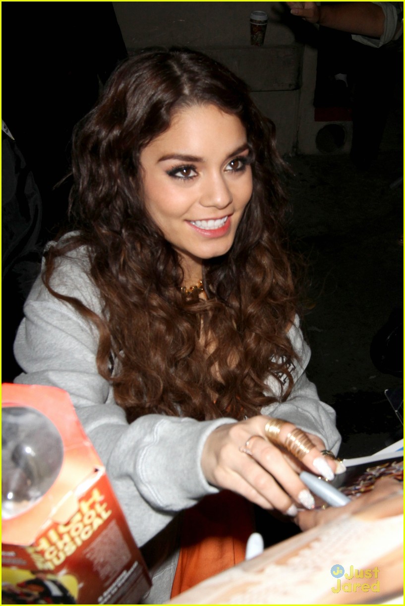 Vanessa Hudgens: Super Fan Friendly After Jimmy Kimmel