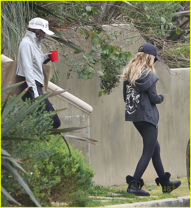 Vanessa Hudgens & Ashley Tisdale: Gym Buddies!
