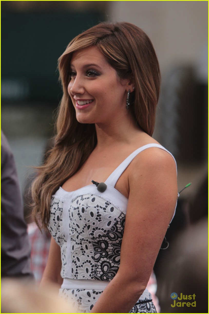Ashley Tisdale: Darker Hair at The Grove!
