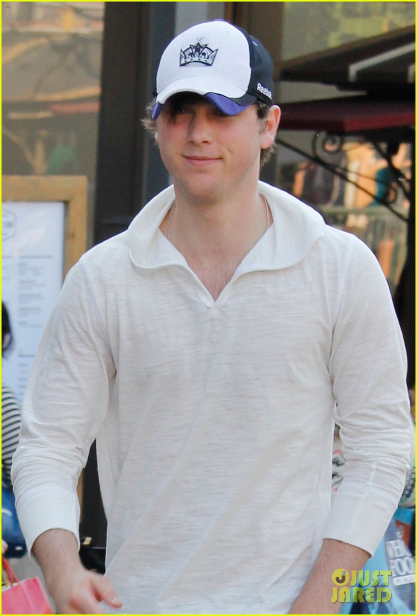 Sterling Beaumon: Grove Guy
