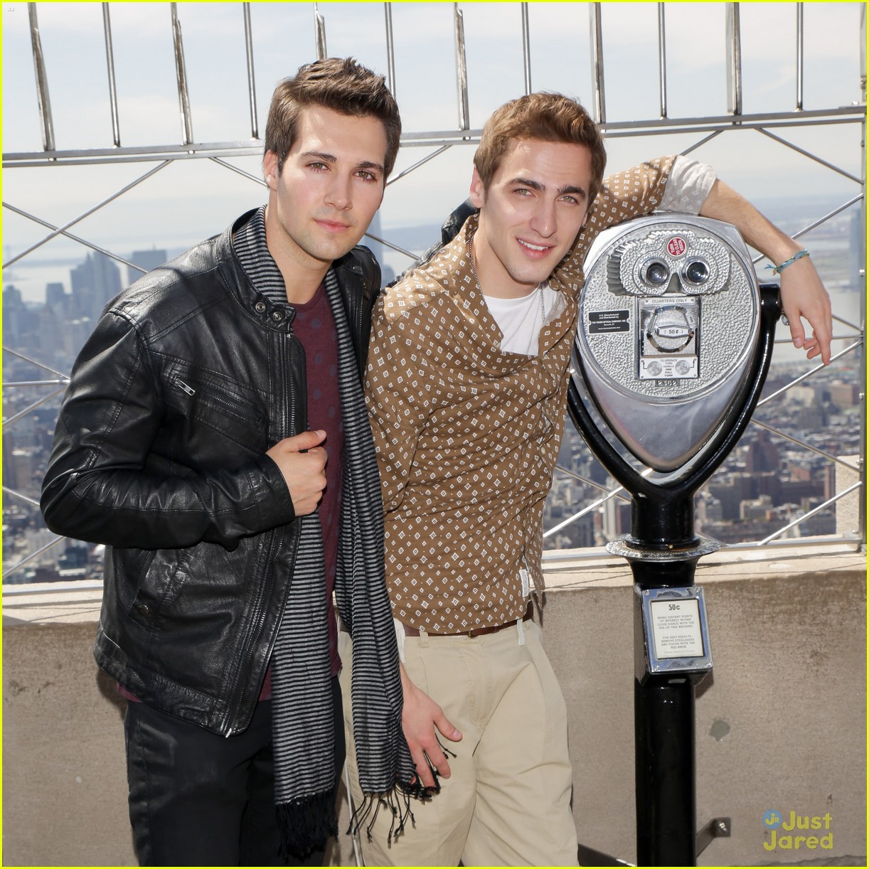 Kendall Schmidt & James Maslow: On Top Of The Empire State Building!