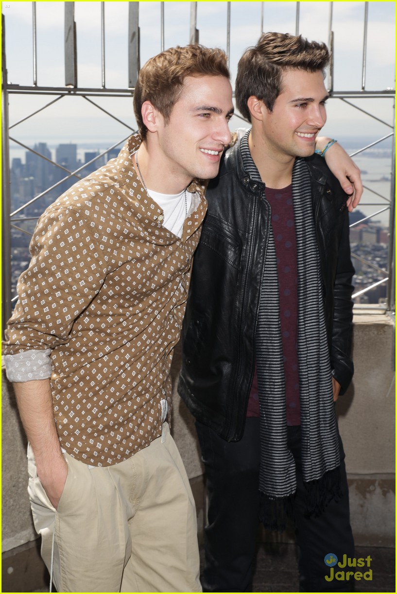 Kendall Schmidt & James Maslow: On Top Of The Empire State Building!