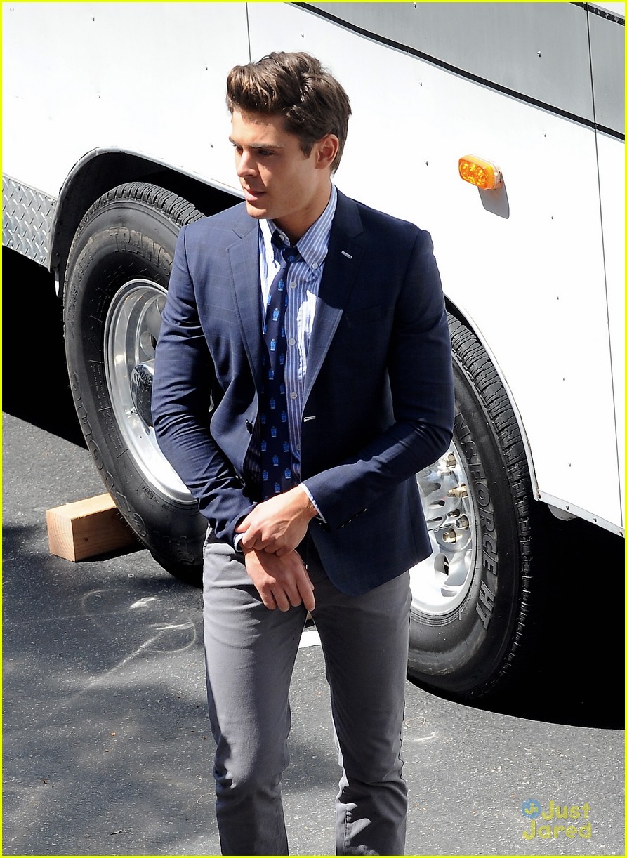 Zac Efron: Flip Flops on 'Townies' Set
