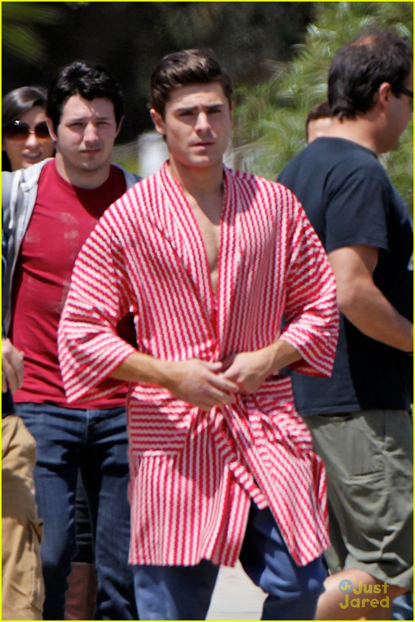 Zac Efron: Candy-Striped Robe for 'Townies'