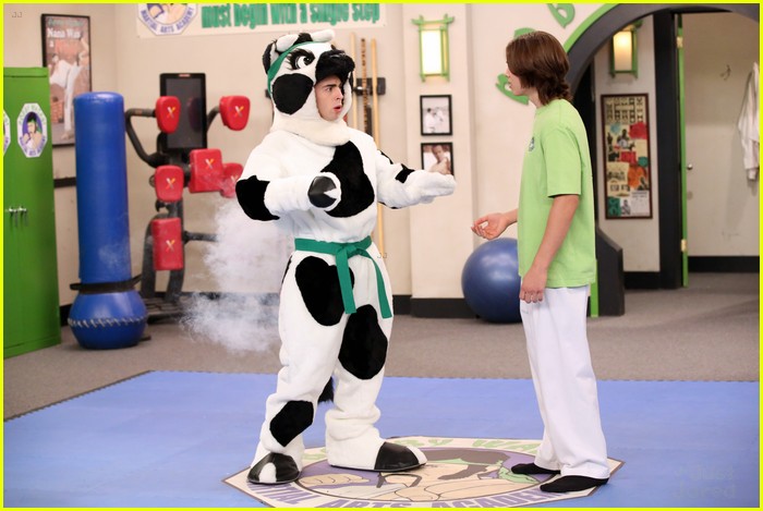 Leo Howard: Dojo Teacher on 'Kickin' It'