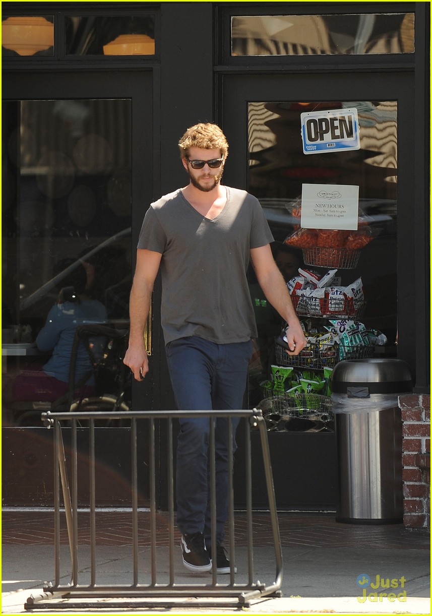 Liam Hemsworth: Sweetsalt Stop