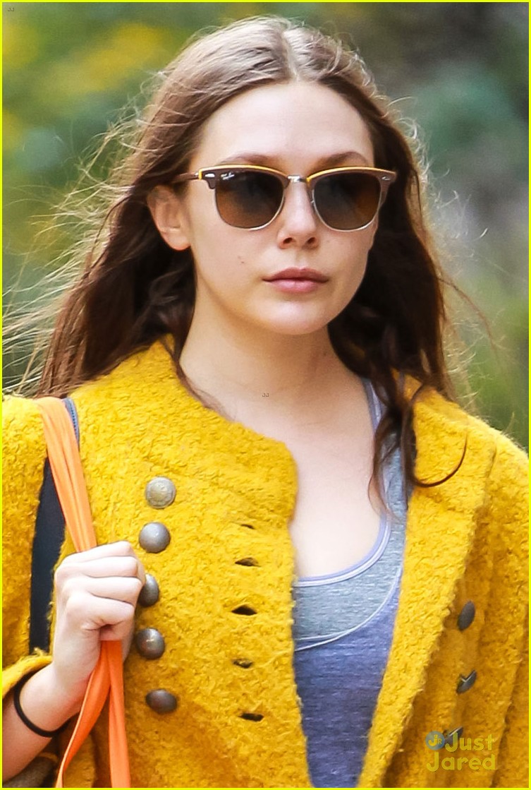 Elizabeth Olsen: Whole Foods Shopper