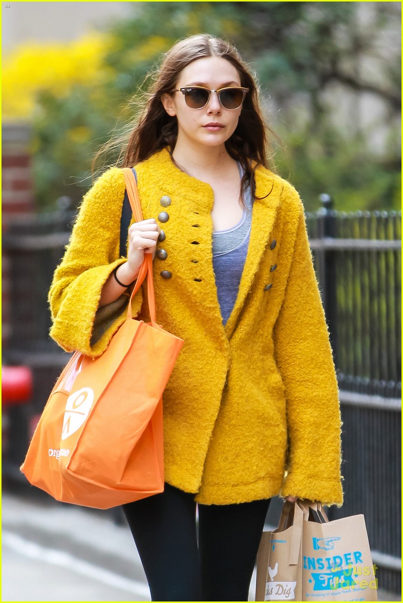 Elizabeth Olsen: Whole Foods Shopper
