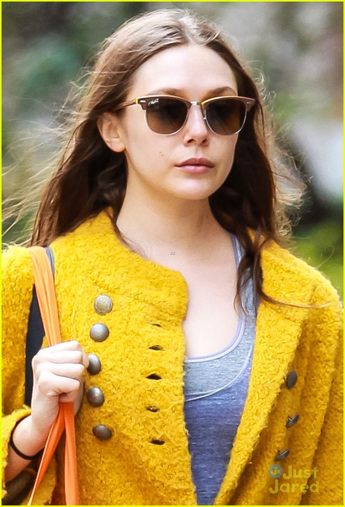 Elizabeth Olsen: Whole Foods Shopper