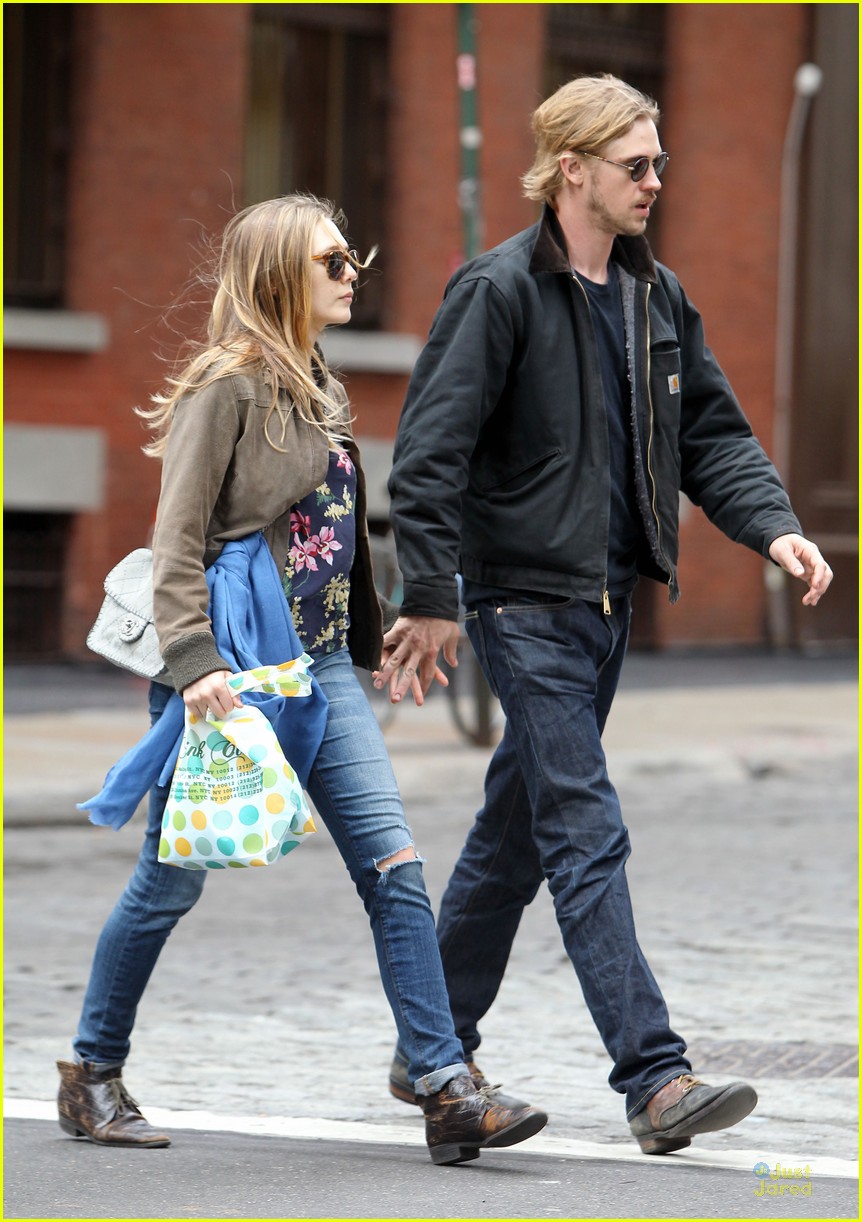 Elizabeth Olsen & Boyd Holbrook: Holding Hands in SoHo