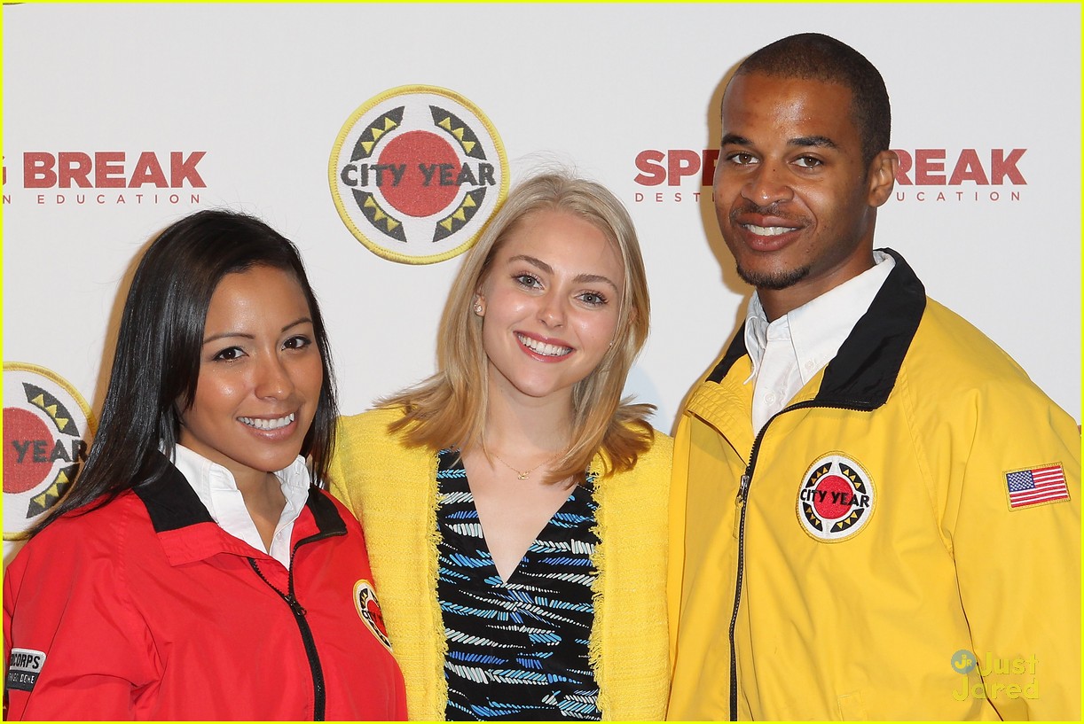 AnnaSophia Robb: City Year Fundraiser Attendee