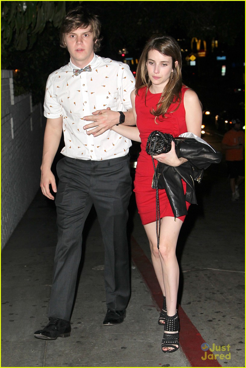 Emma Roberts & Evan Peters: Gallery Goers!