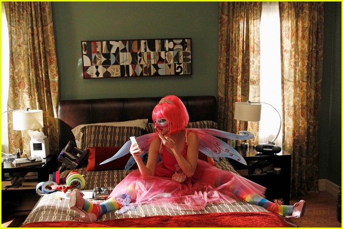 Sarah Hyland: Pink Tooth Fairy on 'Modern Family'
