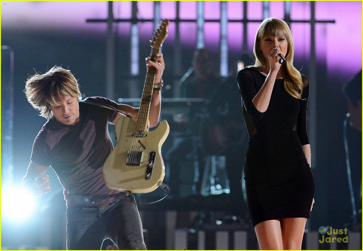 Taylor Swift: Tim McGraw's Superstar Summer Night!