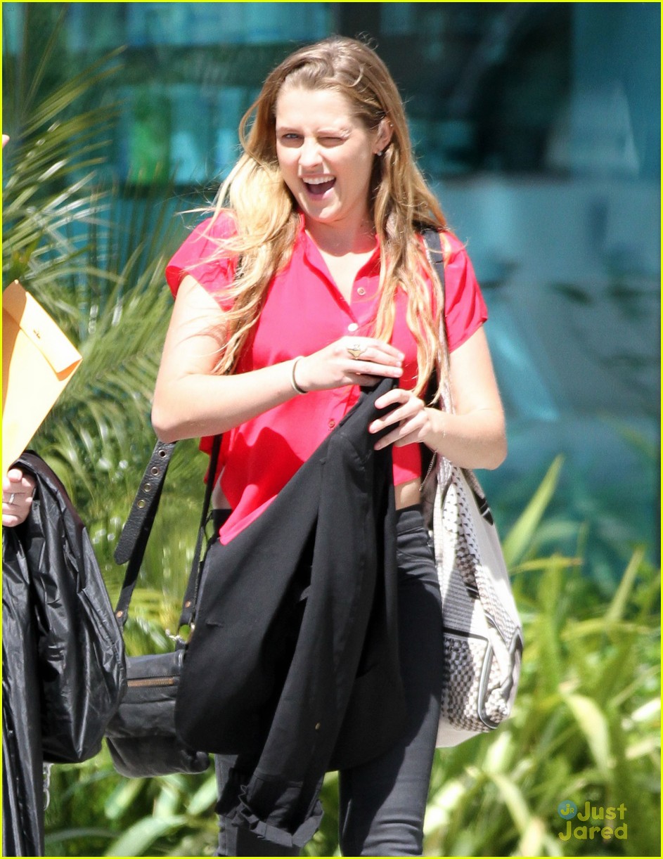 Teresa Palmer Talks Kristen Stewart Comparisons