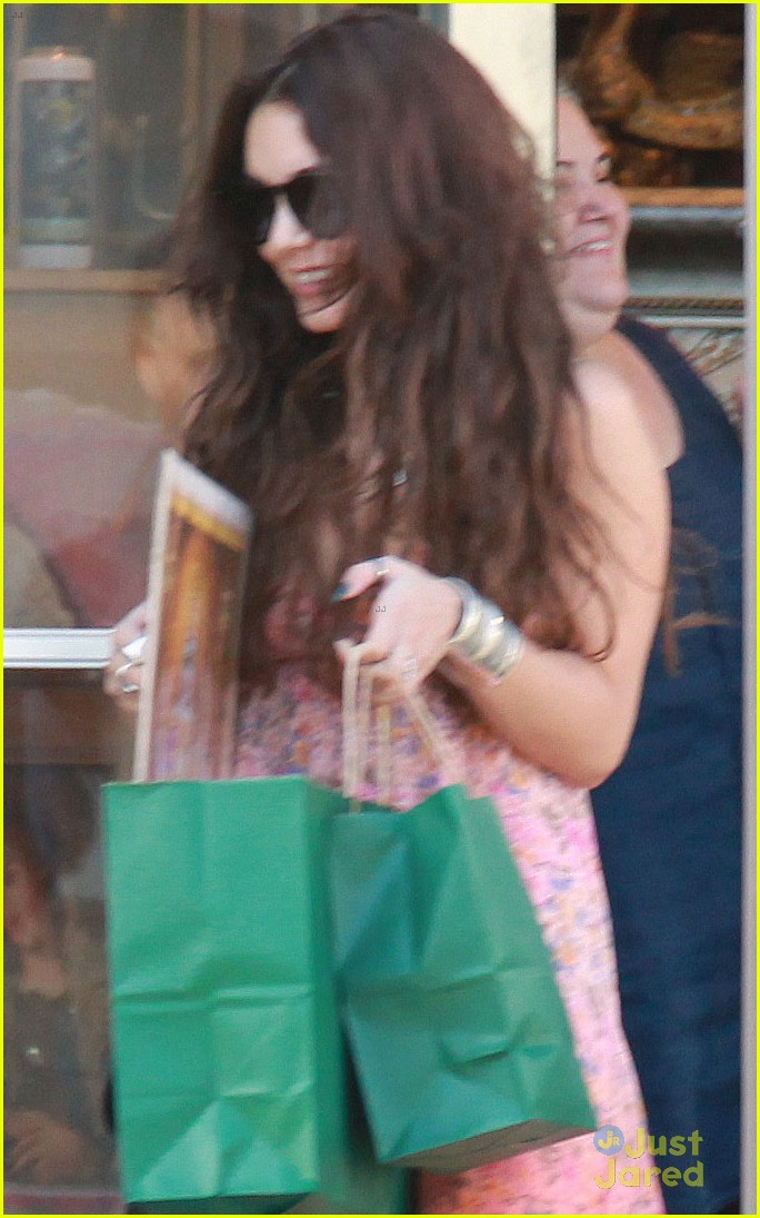 Vanessa Hudgens: Video Message For Fans - Watch Now!