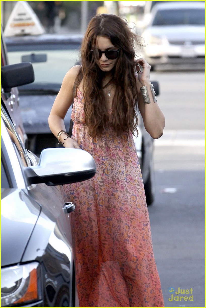 Vanessa Hudgens: Video Message For Fans - Watch Now!
