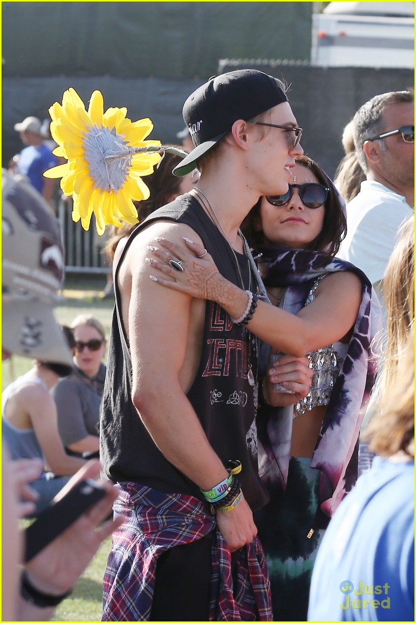 Vanessa Hudgens & Austin Butler: Last Night at Coachella
