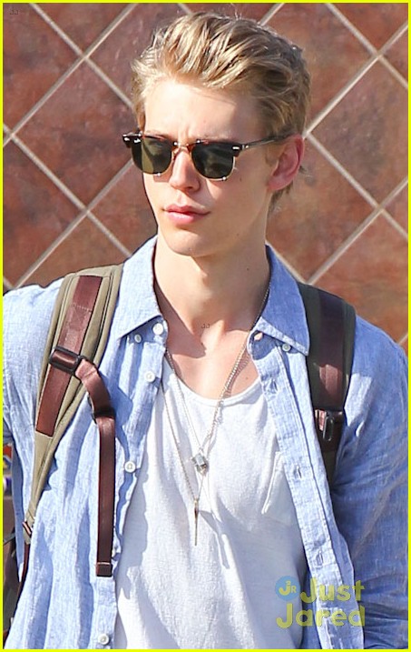 Vanessa Hudgens & Austin Butler Return From Vegas