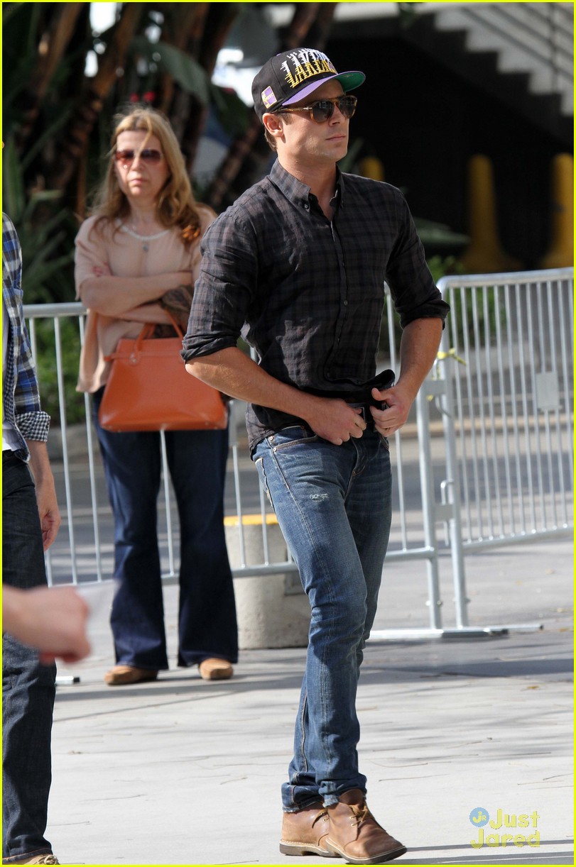 Zac Efron & Paul Wesley: Lakers Game Specatators