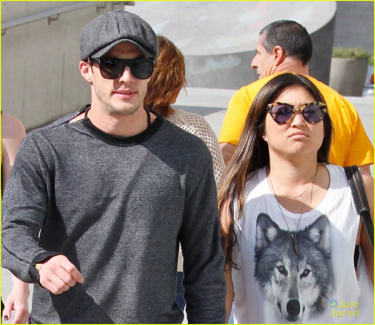 Zac Efron & Paul Wesley: Lakers Game Specatators