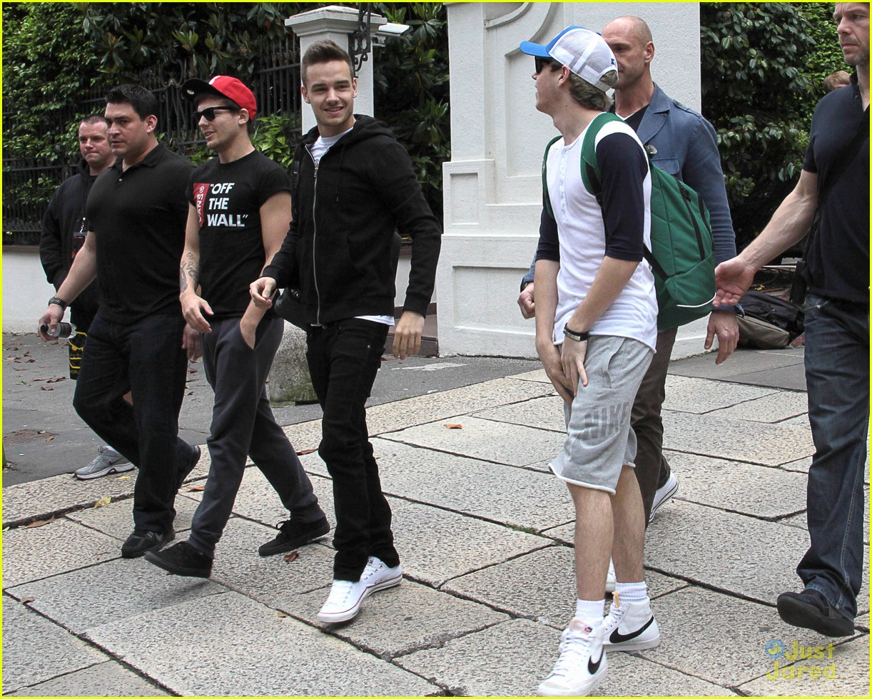 Zayn Malik & Perrie Edwards Hold Hands in Verona, Italy