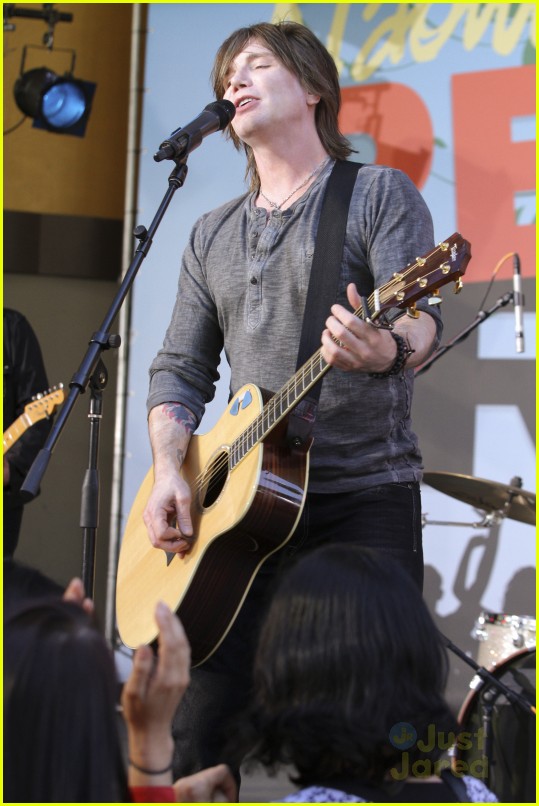 '90210' Series Finale 'We All Fall Down' Airs TONIGHT!