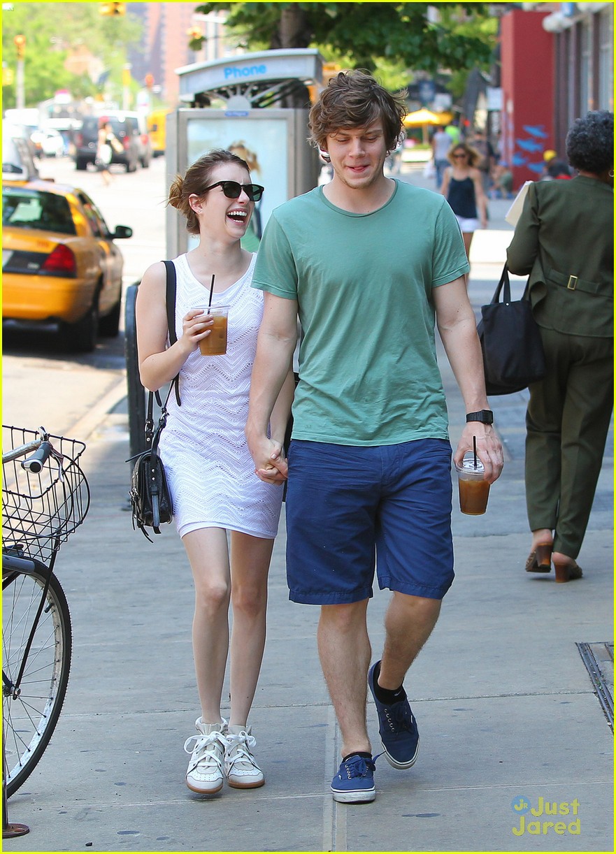 Emma Roberts & Evan Peters: Strolling in SoHo