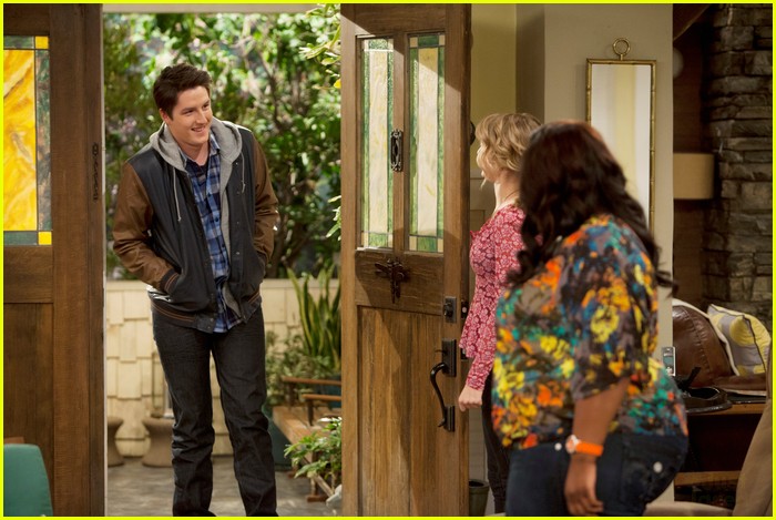 Bridgit Mendler: New 'Good Luck Charlie' Tomorrow!