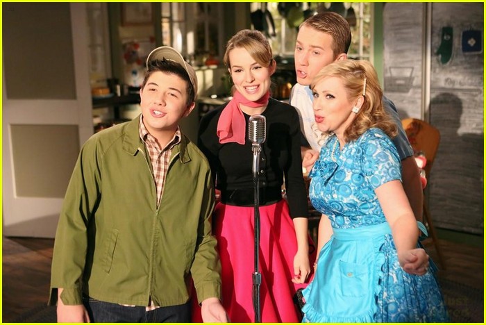 Bridgit Mendler & Mia Talerico: 'Rock Enroll' on GLC