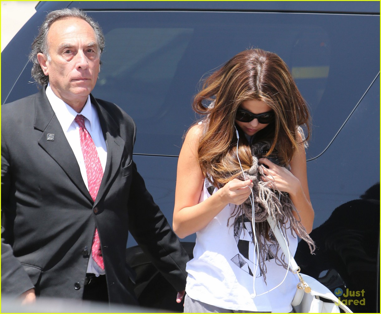 Selena Gomez: Dance Studio Stop
