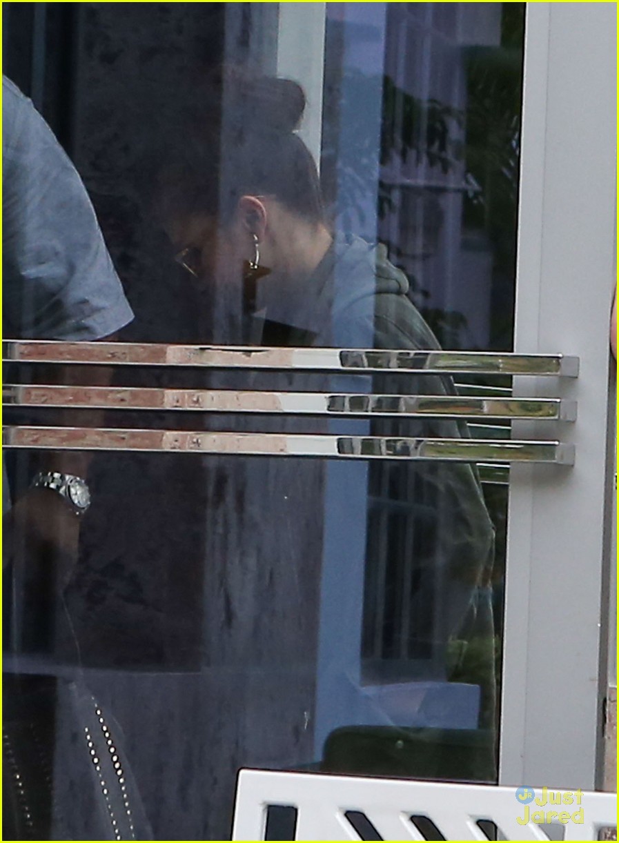 Selena Gomez: Poolside Pretty in Miami