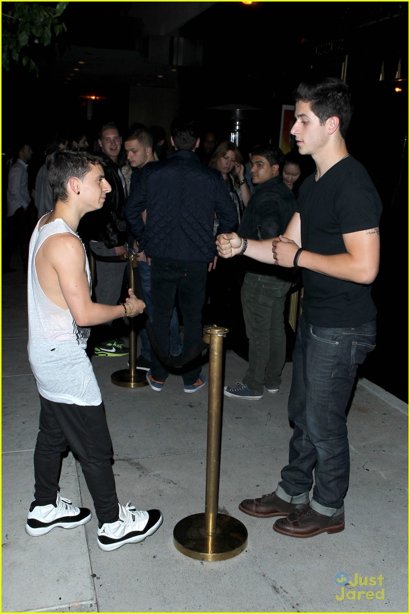 David Henrie Supports the L.A. Kings