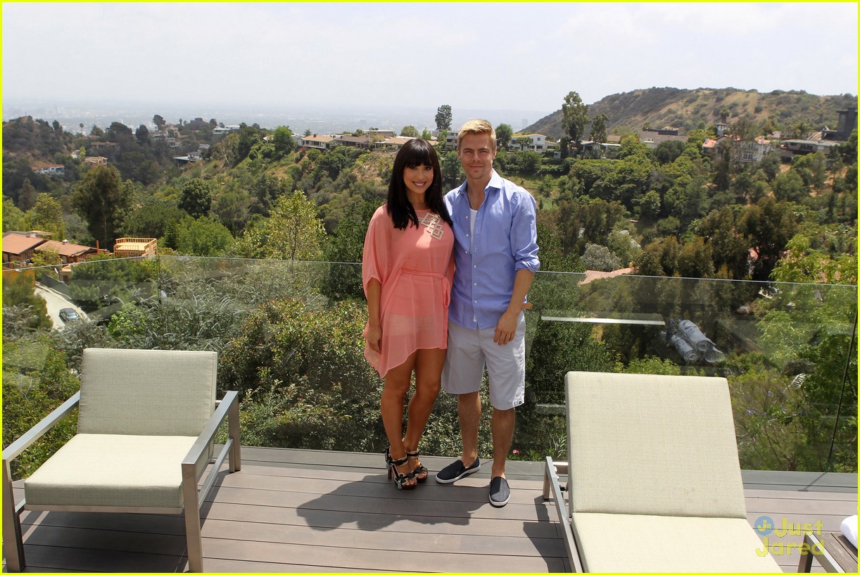 Derek Hough: Shirtless Pool Party Fun!