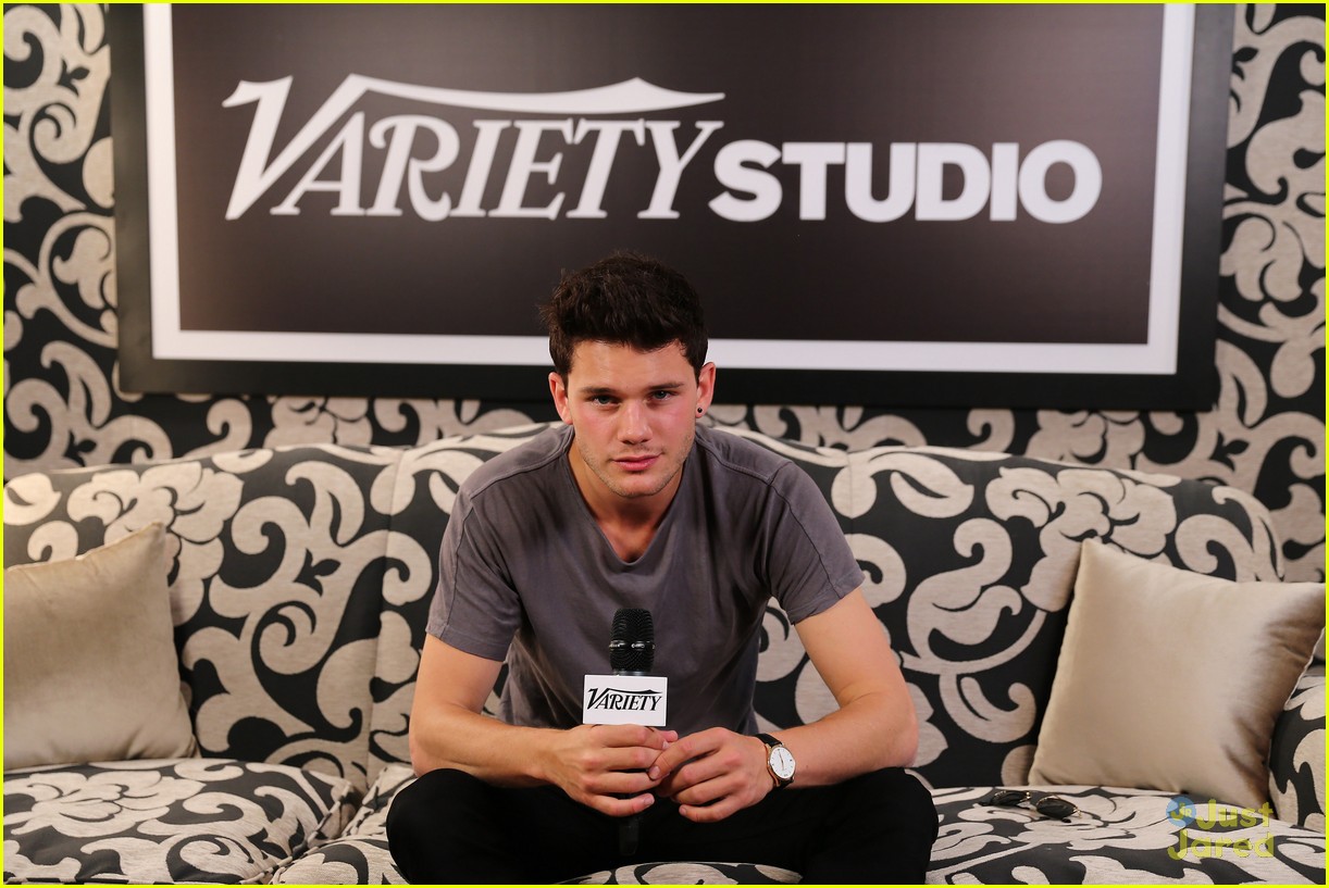 Jeremy Irvine: Chopard Award Winner!