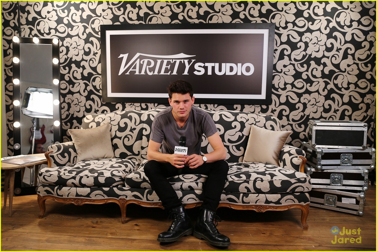 Jeremy Irvine: Chopard Award Winner!