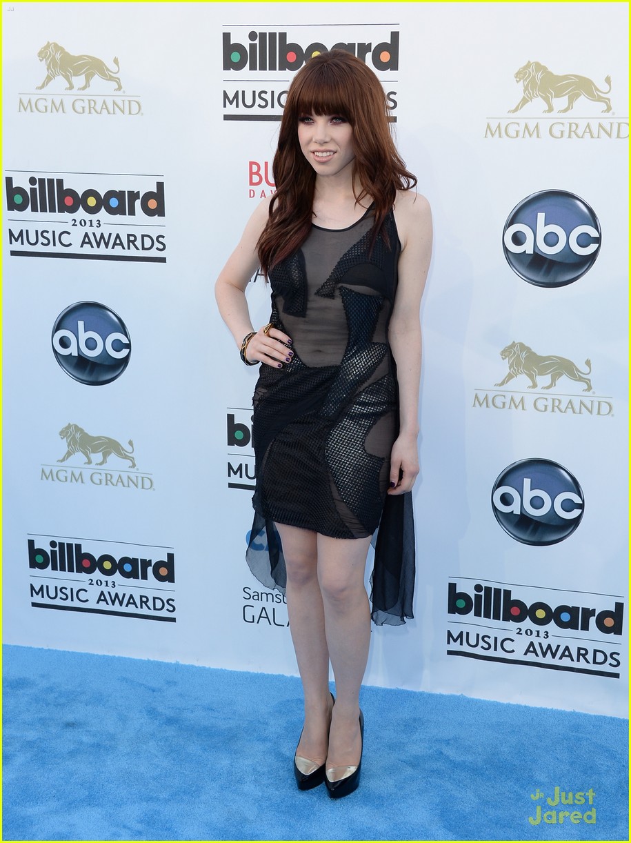 Carly Rae Jepsen Wins Top Digital Song Artist at Billboard Music Awards 2013!