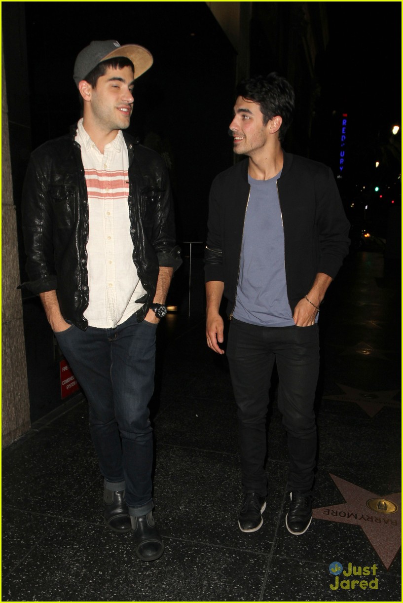 Joe Jonas: Sushi Stop with Mikey Deleasa!
