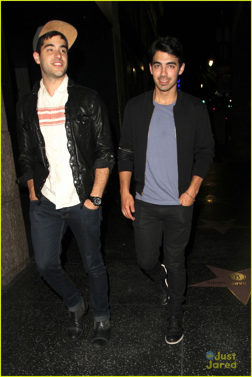 Joe Jonas: Sushi Stop with Mikey Deleasa!