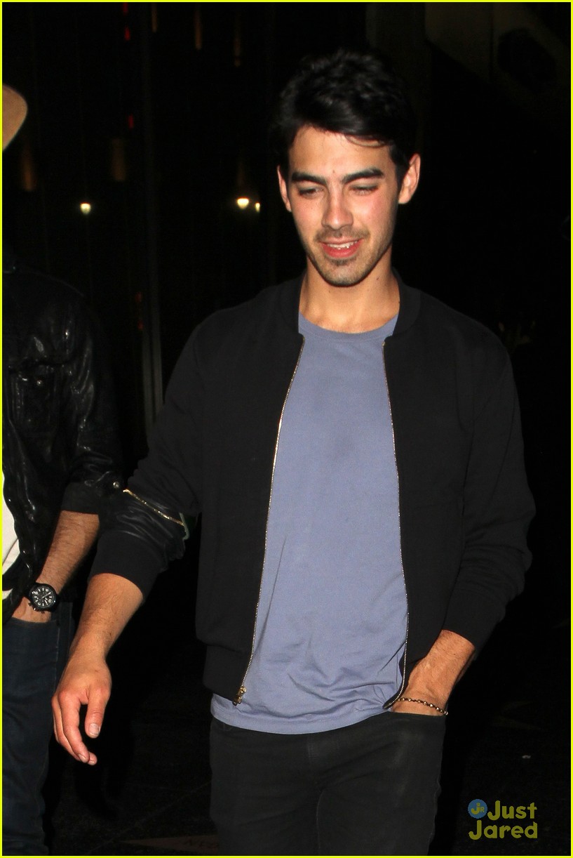 Joe Jonas: Sushi Stop with Mikey Deleasa!
