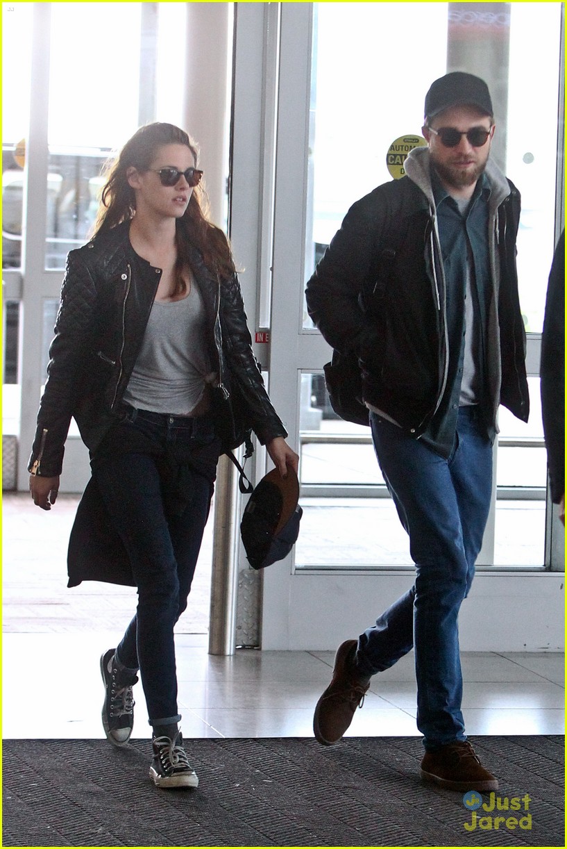Kristen Stewart & Rob Pattinson: JFK Airport Arrival