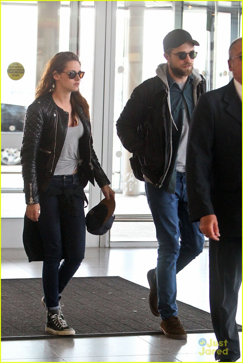 Kristen Stewart & Rob Pattinson: JFK Airport Arrival