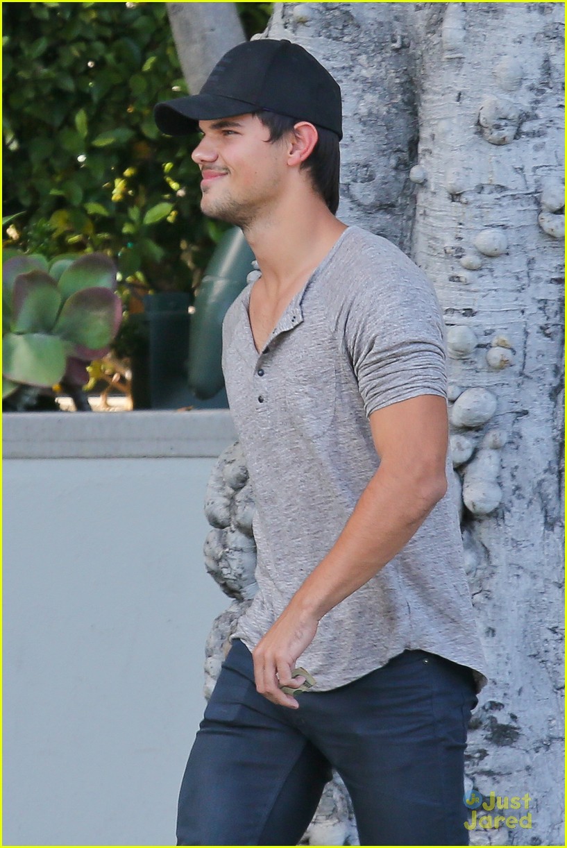 Taylor Lautner: Jump Start After Hotel Meeting
