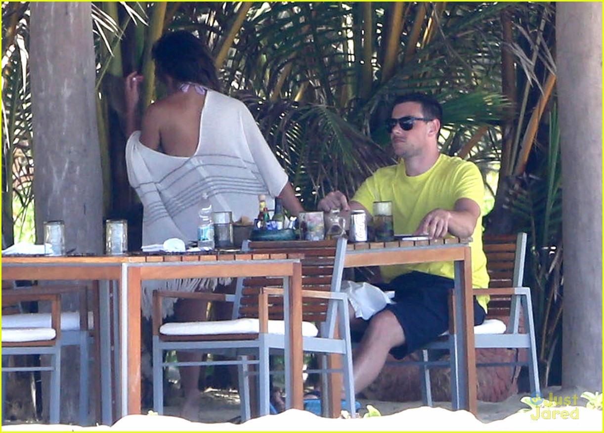 Lea Michele & Cory Monteith Vacation in Mexico!