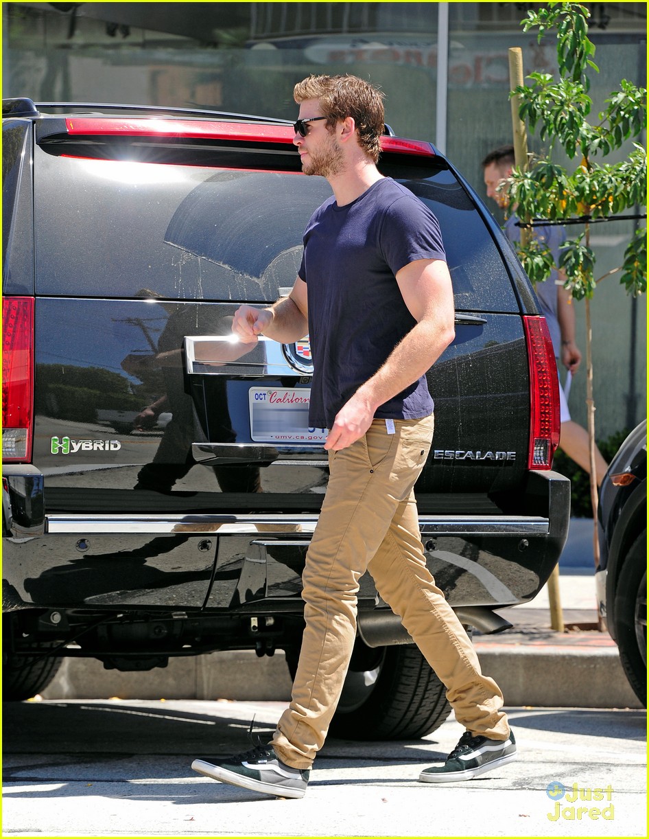 Liam Hemsworth: Gym Stop After Split Rumors