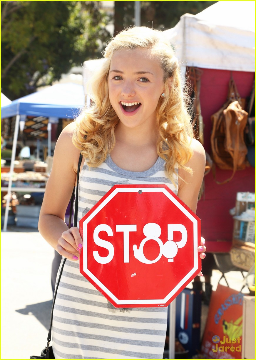 Peyton List: Mother's Day Fun on Melrose