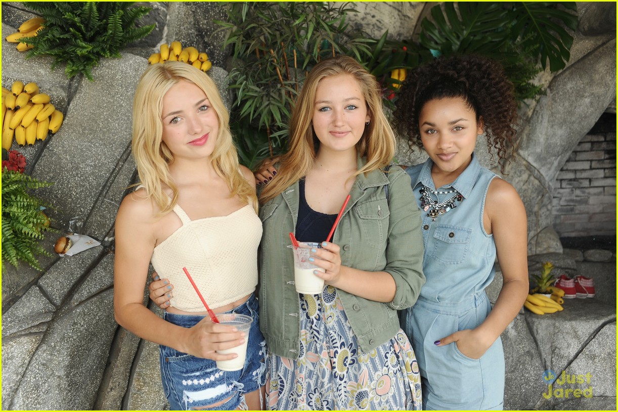 Peyton List & Jaylen Barron: Donkey Kong Nintendo Pool Party