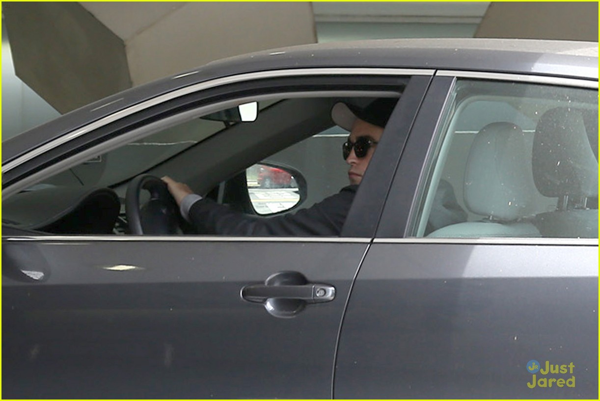 Robert Pattinson: Solo Outing After Kristen Stewart Split